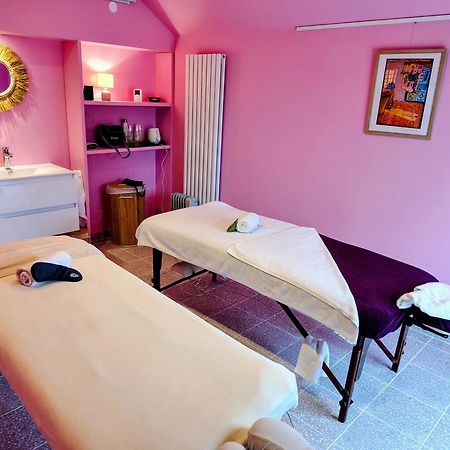 Le Spa Est Dans Le Pre Trigueres ภายนอก รูปภาพ