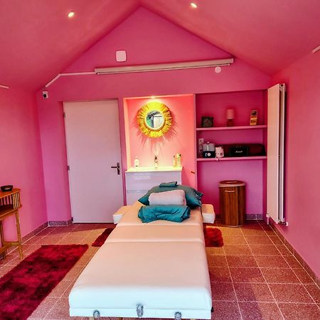 Le Spa Est Dans Le Pre Trigueres ภายนอก รูปภาพ