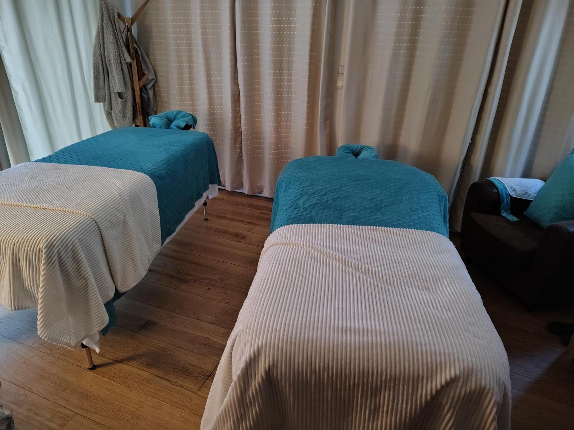 Le Spa Est Dans Le Pre Trigueres ภายนอก รูปภาพ