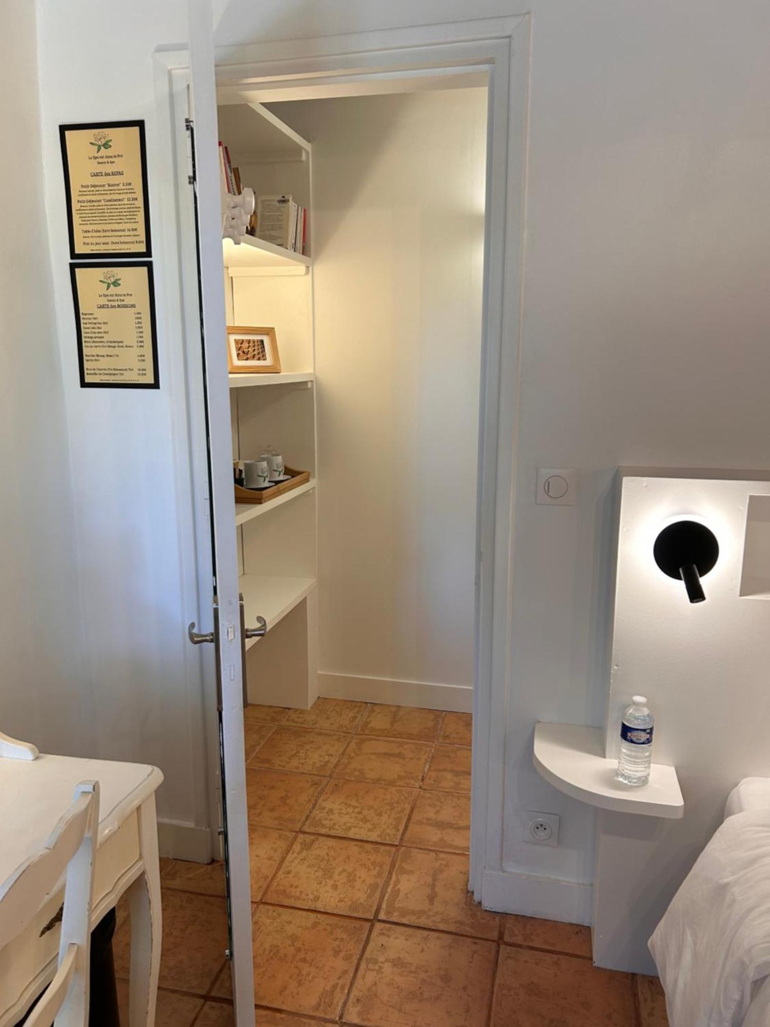 Le Spa Est Dans Le Pre Trigueres ภายนอก รูปภาพ