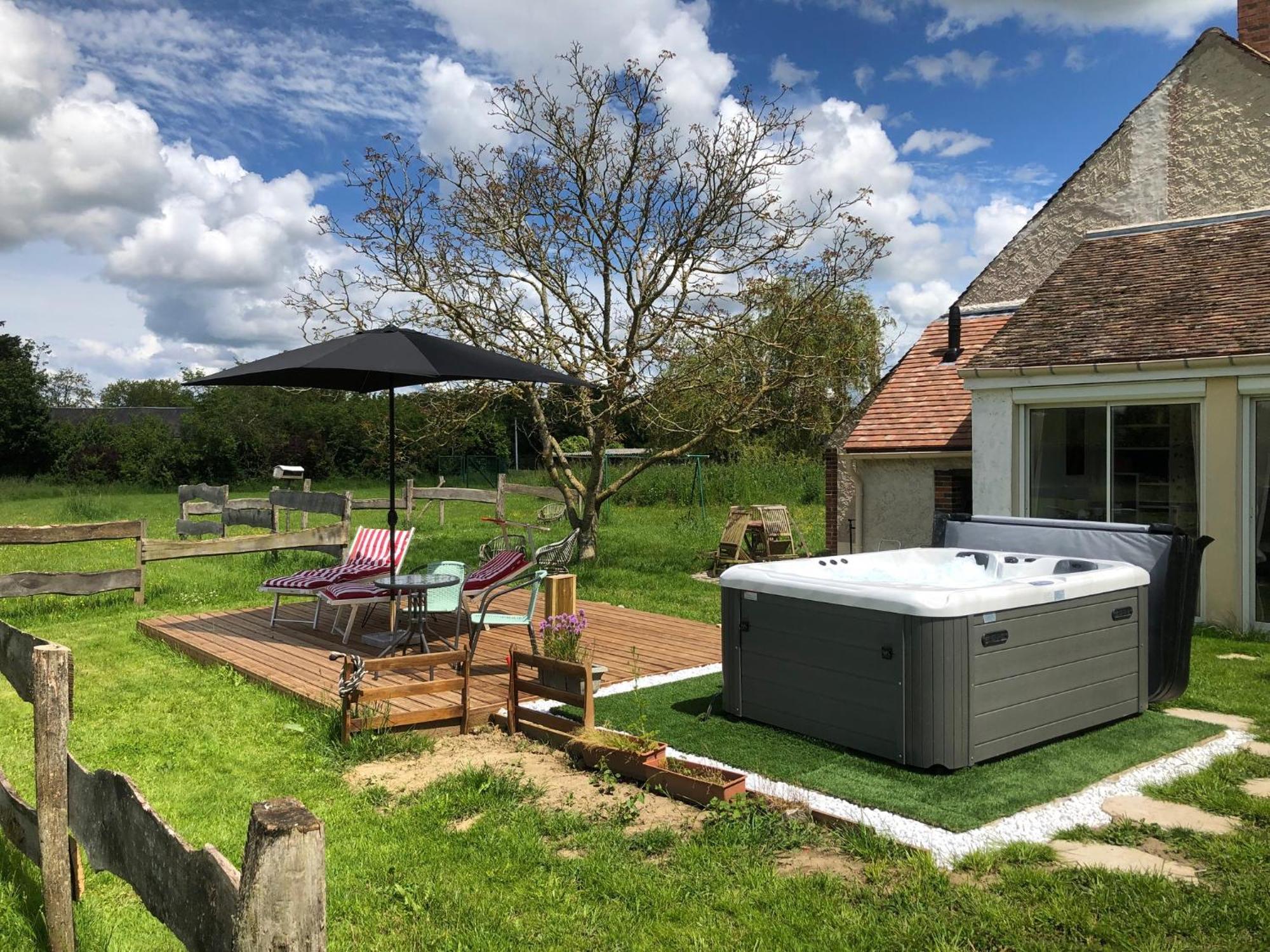 Le Spa Est Dans Le Pre Trigueres ภายนอก รูปภาพ