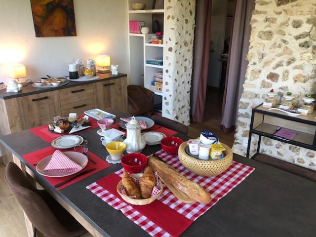 Le Spa Est Dans Le Pre Trigueres ภายนอก รูปภาพ