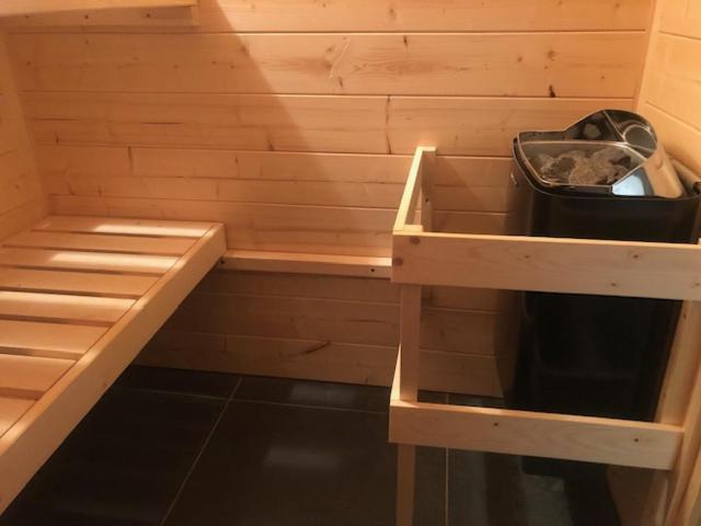 Le Spa Est Dans Le Pre Trigueres ภายนอก รูปภาพ