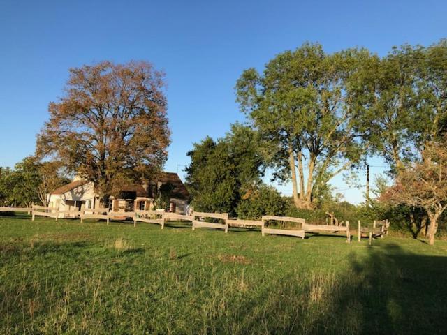 Le Spa Est Dans Le Pre Trigueres ภายนอก รูปภาพ