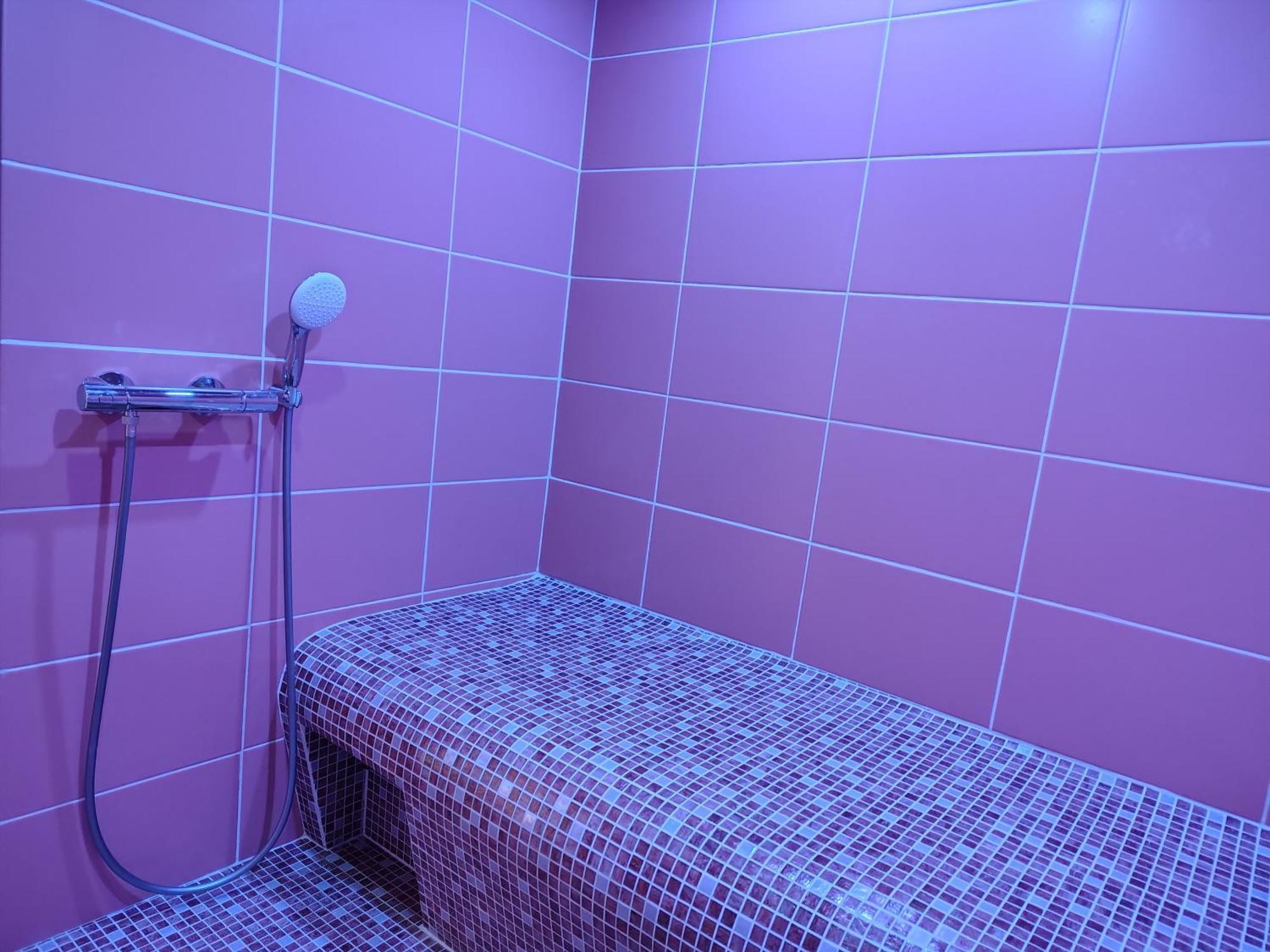Le Spa Est Dans Le Pre Trigueres ภายนอก รูปภาพ